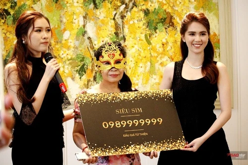 Ngọc Trinh đấu giá thực "sim khủng" hay chiêu PR quá "lố" nên bị lộ? 