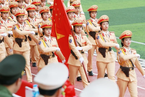[ẢNH] Những "bóng hồng" nổi bật trong màn diễu binh lực lượng Công an nhân dân