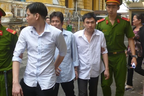 Băng nhóm chuyên đạp xe người đi đường để cướp