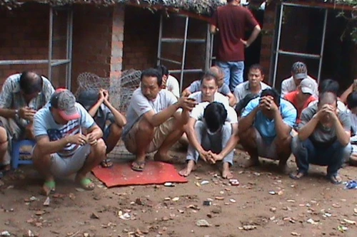 Phá trường gà vùng ven quy tụ gần 50 con bạc mỗi ngày