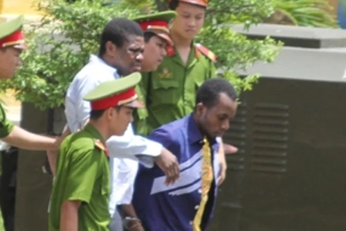 Hai tin tặc tấn công mạng nội bộ, “rút” hàng trăm ngàn USD của một Công ty