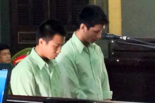 Chuốc rượu bé gái say mềm, hai "yêu râu xanh” giở trò đồi bại