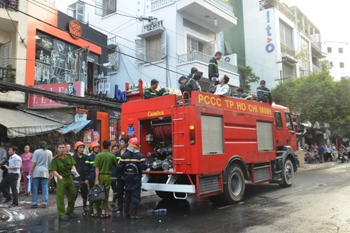TP.HCM: Cháy nhà 2 tầng giữa trung tâm thành phố