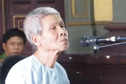 "Dê già" 71 tuổi hại đời bé gái có thai, còn ghi nhật kí hành vi đồi bại