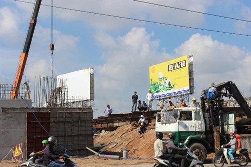 Tai nạn khi đổ bê-tông trụ cầu, một công nhân tử nạn