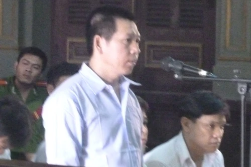 Nghi bị "cắm sừng", chồng giết vợ rồi tự sát