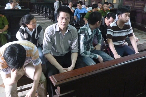 Băng nhóm côn đồ khống chế, đánh người để đòi nợ thuê 