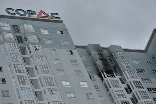 Chung cư cao tầng phát hỏa, cư dân cuống cuồng thoát thân