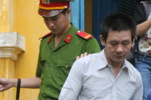 "Yêu râu xanh" dụ dỗ trẻ thiểu năng "quan hệ" ngoài nghĩa địa