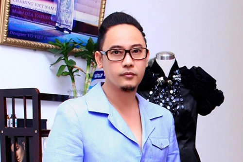 Cùng một chỗ, nhà thiết kế Võ Việt Chung bị cướp 2 lần