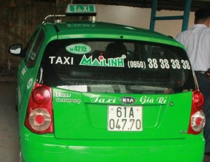 Đi vệ sinh, tài xế taxi bị người nước ngoài lấy trộm xe 