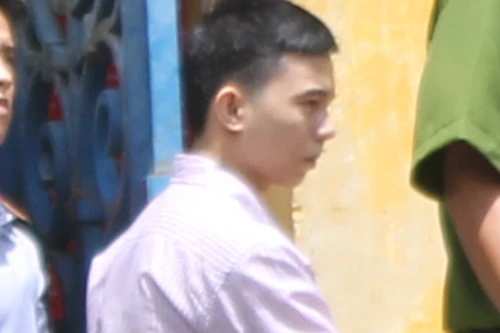 "Yêu" bé gái 12 tuổi tại quán cà phê võng đến có thai