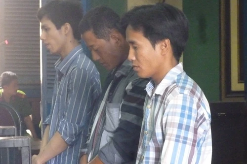 Chồng lỡ tay tát vào mặt vợ, bị cả nhà vợ truy sát đến chết