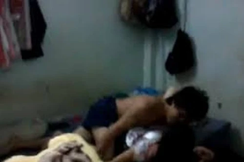 Bé gái 13 tuổi bị hai "yêu râu xanh" rủ đến nhà làm chuyện "người lớn"