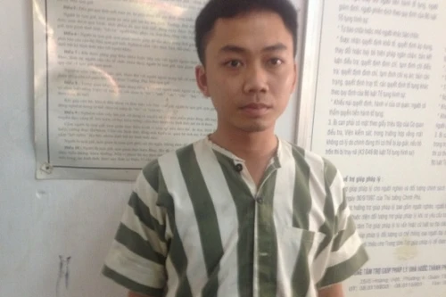 Thấy túi xách của khách có nhiều tiền vàng, tài xế taxi cướp, phóng chạy