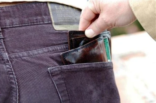 Đi khám bệnh nữ “đạo chích” móc túi người nước ngoài