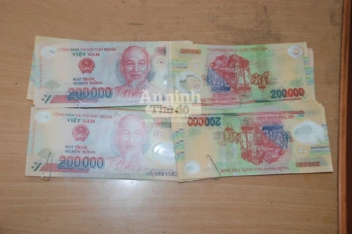 Băt băng nhóm “sắm” tiền giả đi mua tạp hóa