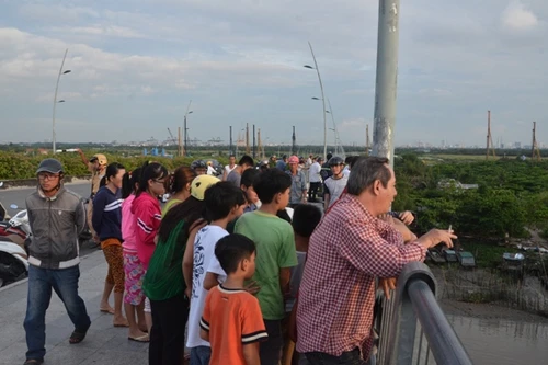 Cãi vã với bạn gái, nam sinh nhảy sông mất tích