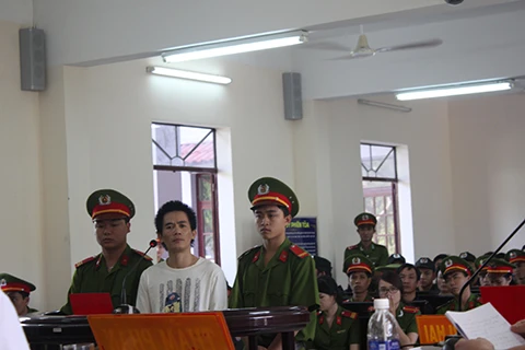 Bị đánh đập, vợ thuê giang hồ “xử” chồng cũ