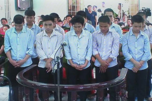 Xét xử các đối tượng lợi dụng cuộc tuần hành ném đá cảnh sát cơ động và gây rối 