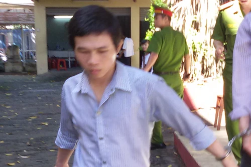 Đòi nợ kiểu côn đồ