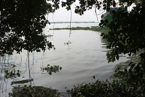 Thiếu niên đuối nước khi tắm sông cùng bạn