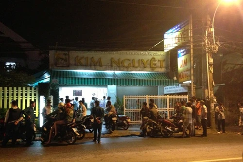 Dúng súng cướp tiệm vàng táo tợn lúc chập tối