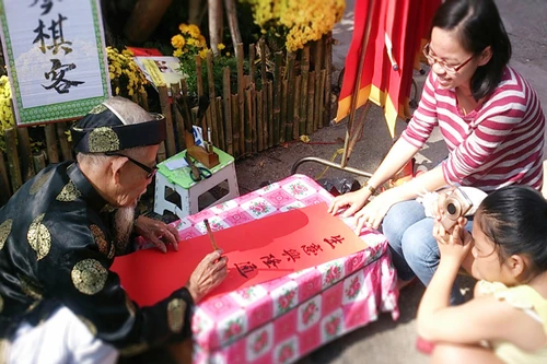 Xuân về, ông đồ xuống phố