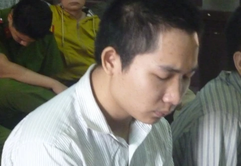 Vợ tranh chỗ bán rau, chồng đâm chết người