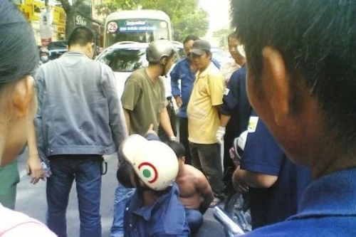 Tên "đá xế" đâm trọng thương cảnh sát hình sự khi bị bắt quả tang