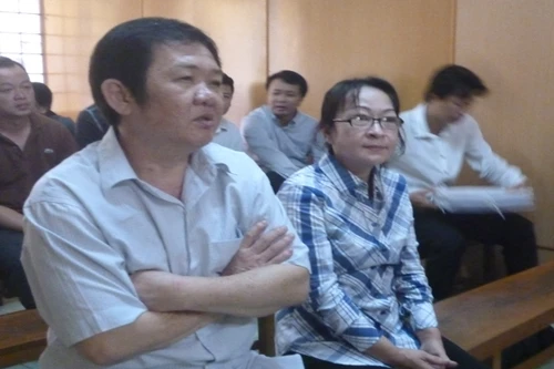 Cặp vợ chồng giám đốc chiếm đoạt hơn trăm tỷ đồng, bỏ trốn sang Mỹ định cư