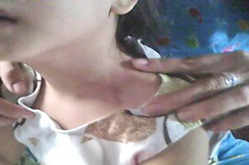 Dụ bé 8 tuổi vào nhà vệ snh phòng trọ làm chuyện người lớn