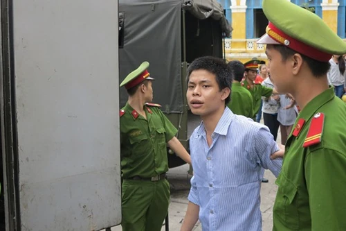 Quan hệ với bạn gái 13 tuổi, lãnh 8 năm tù