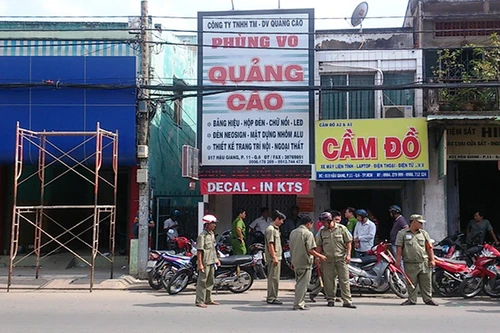 Trộm xe đâm chết ông chủ tiệm dán decal