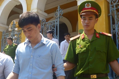 Va chạm tại bar, “dân chơi” rút dao đâm thấu ngực đối thủ