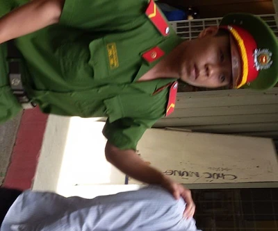 Rảnh rỗi, lái xe taxi đi....cướp giật điện thoại Iphone 5