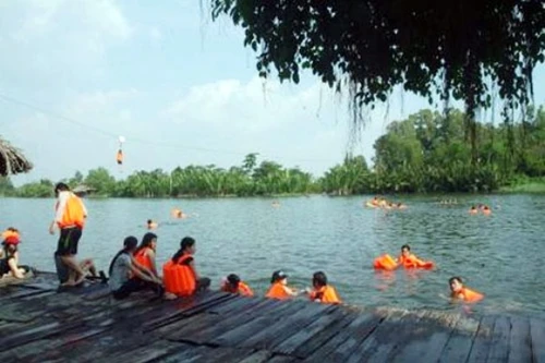 Chết đuối khi chơi trò đu dây ở khu du lịch