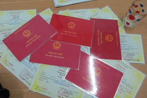 "Tiếp thị" bằng đại học giả trên mạng internet