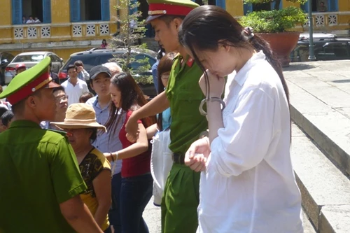 Lôi cả người tình trẻ mang thai vào tù vì ma túy