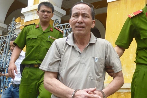 Lên cơn ghen, gã chồng tạt axít khiến vợ chết thảm, trốn nã 20 năm vẫn không thoát