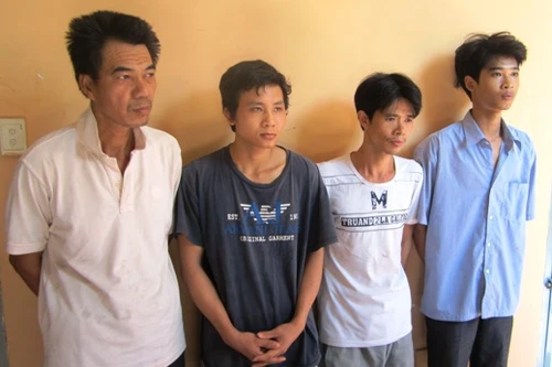 Bắt giam con nợ, đánh đập đòi nợ kiểu côn đồ