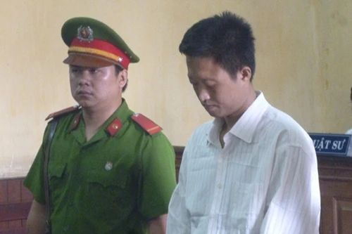 Đâm chết anh họ vì bị phun nước bọt vào mặt