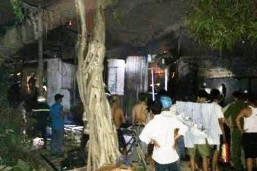 Hỏa hoạn trong đêm, 4 căn nhà bị thiêu rụi