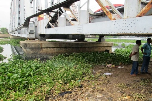 Thi thể nam thanh niên trôi lềnh bềnh trên sông Sài Gòn