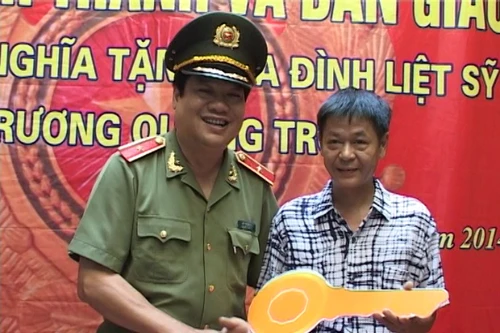 Khánh thành nhà tình nghĩa tặng thân nhân liệt sỹ CAND Trương Quang Trợ