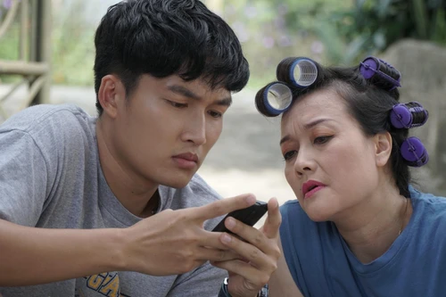 Diễn viên Đình Tú giải thích về bức ảnh gây tranh cãi “lái xe không đeo khẩu trang”