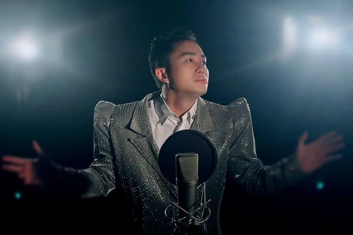 Tùng Dương gây bất ngờ khi “cover” nhạc của Phan Mạnh Quỳnh