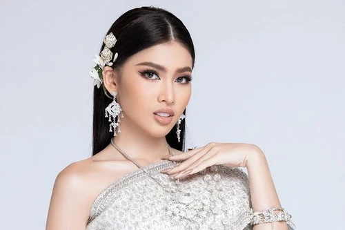 Dù đang cách ly, đại diện nhan sắc Việt vẫn ghi điểm với thần thái xuất sắc