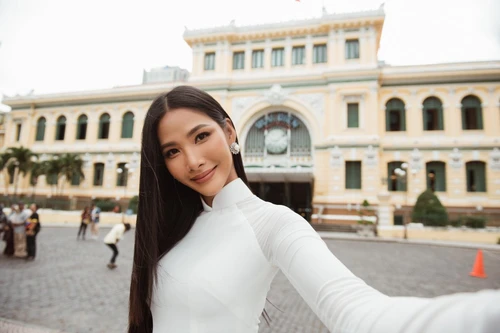 Hoàng Thùy rơi vào “tâm bão” vì bị chỉ trích “quên xin lỗi”