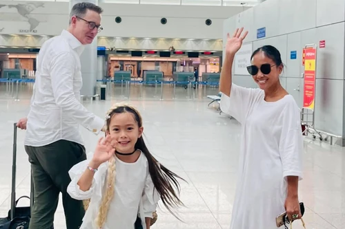Ca sĩ Đoan Trang theo chồng ra nước ngoài sinh sống